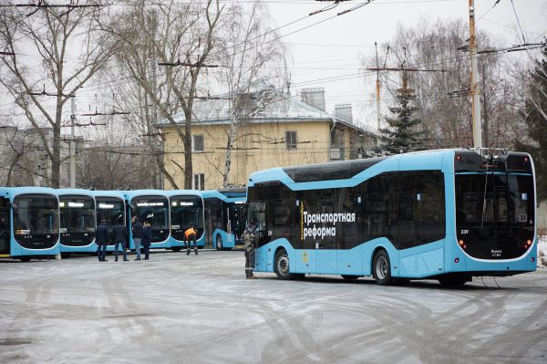 В Екатеринбург привезли 44 новых троллейбуса