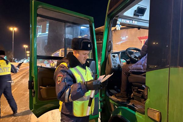 На Среднем Урале сотрудники ГИБДД отправили на штрафстоянку четыре автобуса
