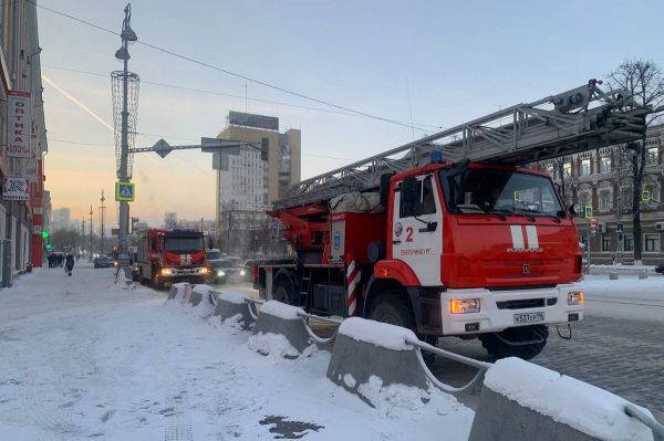 В Екатеринбурге произошел пожар в торговом центре «Пассаж»
