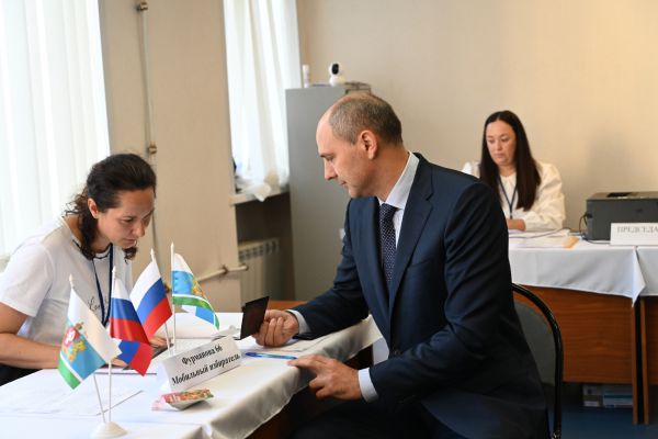 Денис Паслер проголосовал одним из первых кандидатов