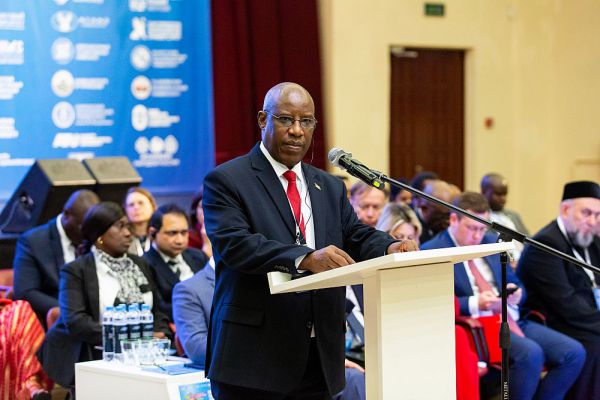 «Большая честь участвовать». Во время евразийского экономического форума молодежи прошла встреча послов и консулов со студентами