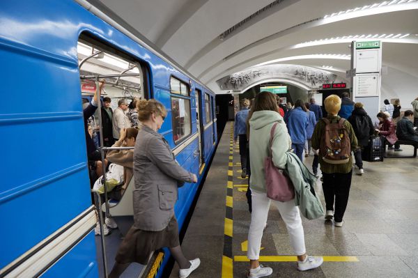 Екатеринбуржцев предупредили об очередях на станции метро «Машиностроителей»