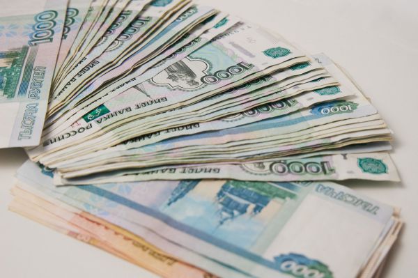 Стало известно, сколько потратят свердловчанки для подготовки к 8 марта