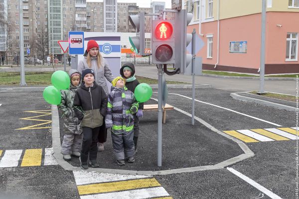 В штате свердловских школ появятся инженеры по безопасности движения и переводчики-дактилологи