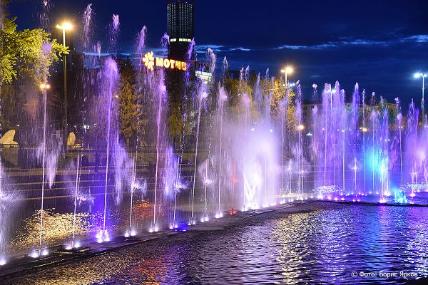 В Екатеринбурге «проснулись» фонтаны