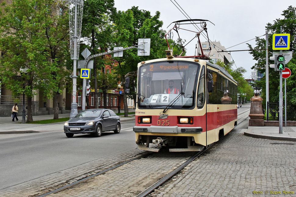 Когда будет ходить трамвай 6. Трамвай. Старый трамвай. Трамвай Екатеринбург. Трамвайные пути.