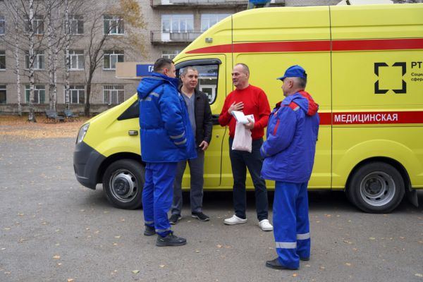 В Серове мужчину придавил к стене гаража 5-тонный автобус