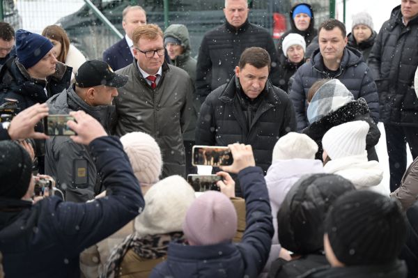 Евгений Куйвашев посетил больницу в Первоуральске, за которую переживали местные жители