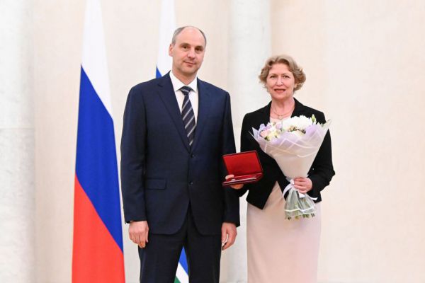 Врио губернатора Свердловской области Денис Паслер вручил награды выдающимся уральцам