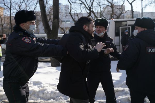 Партия «Яблоко» подставила людей, проведя  в Екатеринбурге несанкционированную акцию