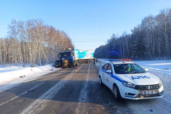 Тюменский тракт перекрыли из-за смертельной аварии